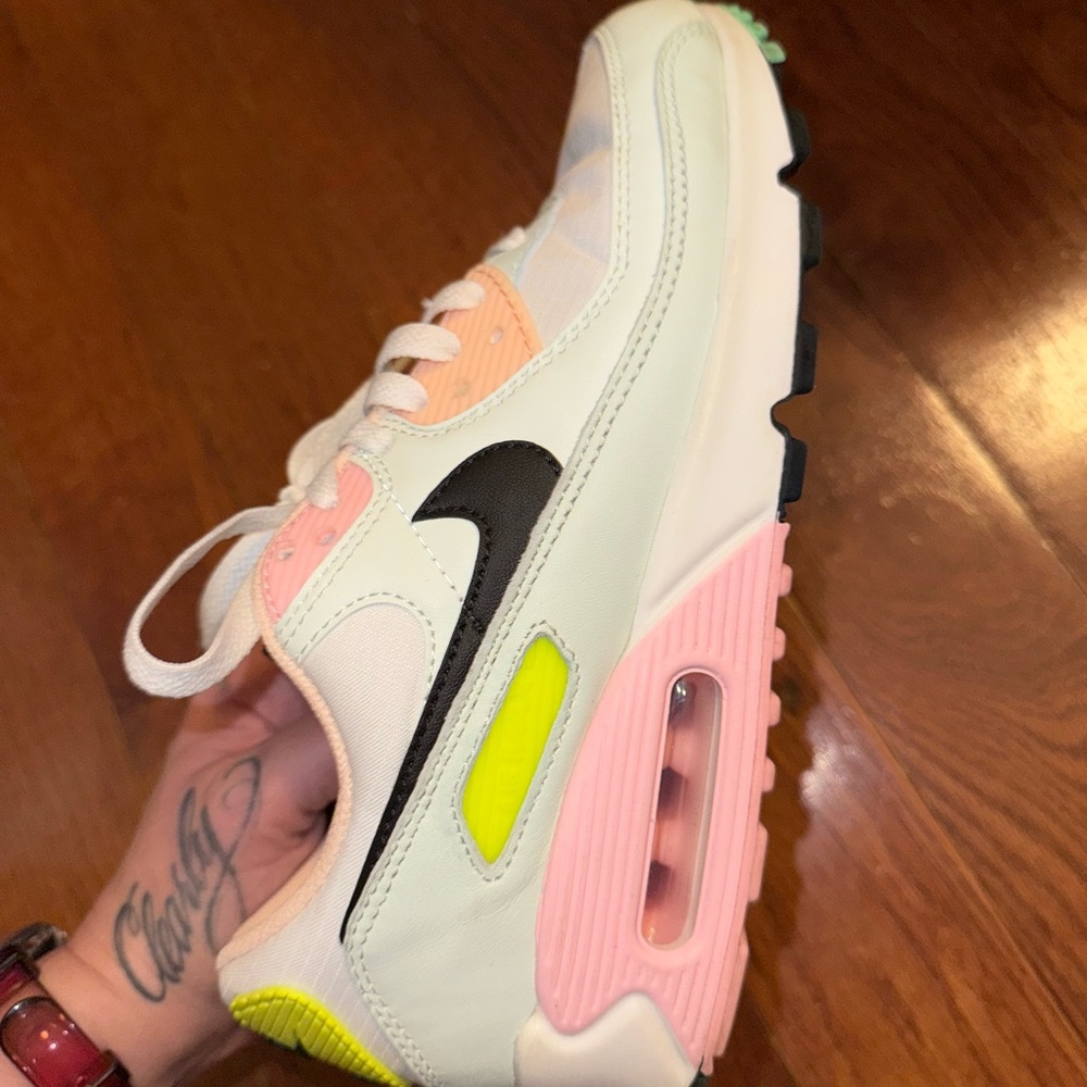 Nike Air Max Women’s size 7.5 sherbet